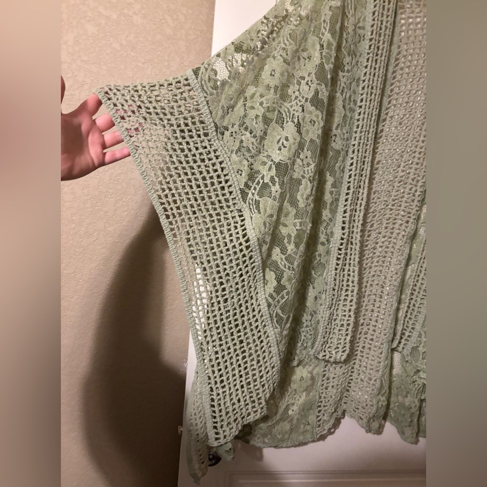 BREEZY FLORAL LACE KIMONO - Picture 9 of 12